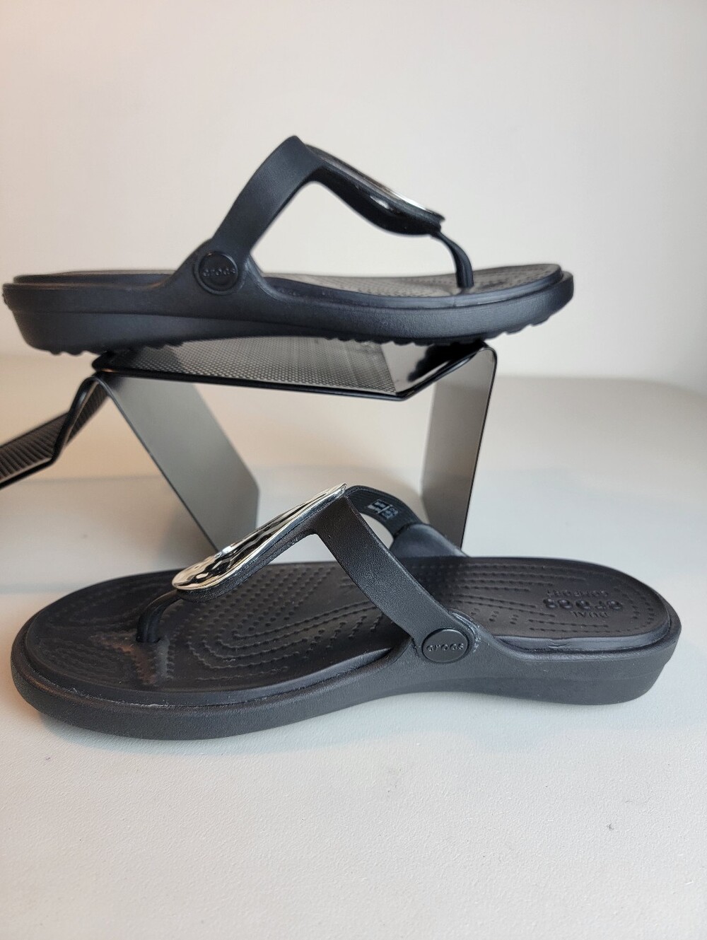 Crocs Sanrah Liquid Metallic Wedge Flip Flops Sandals Black/Silver Womens Sz 7 - Picture 6 of 10